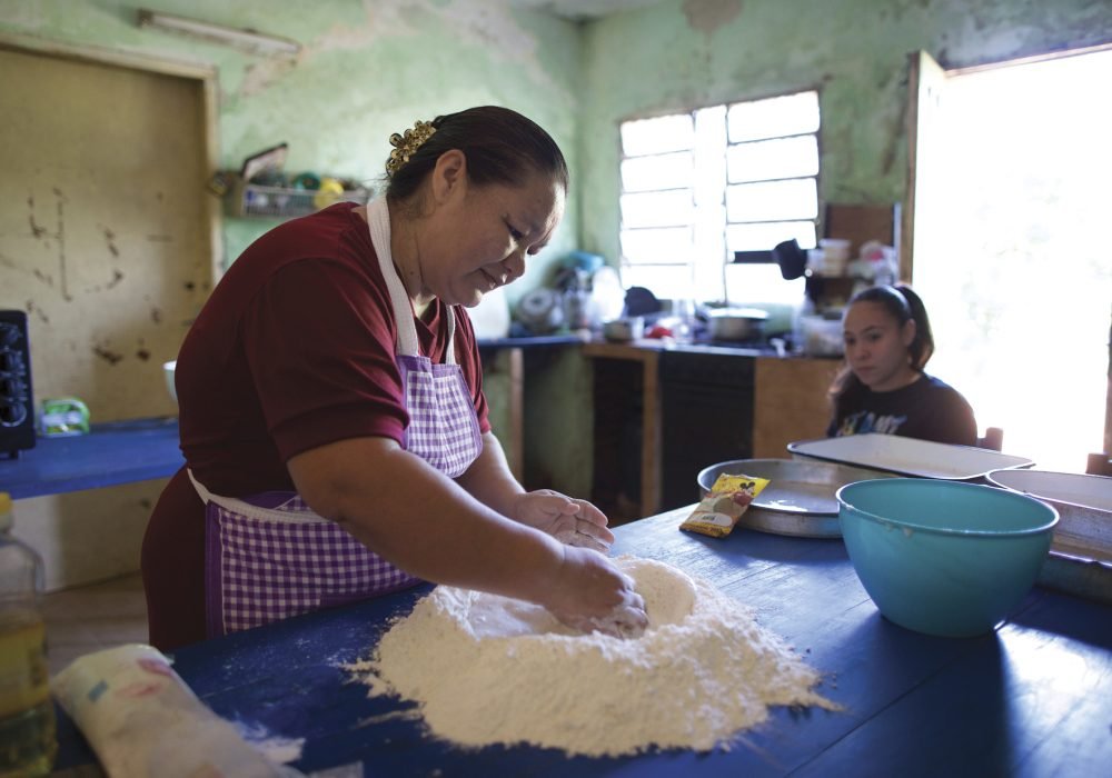 paraguay_woman_bread_making