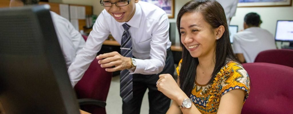 philippines_couple_manila_temple (1)